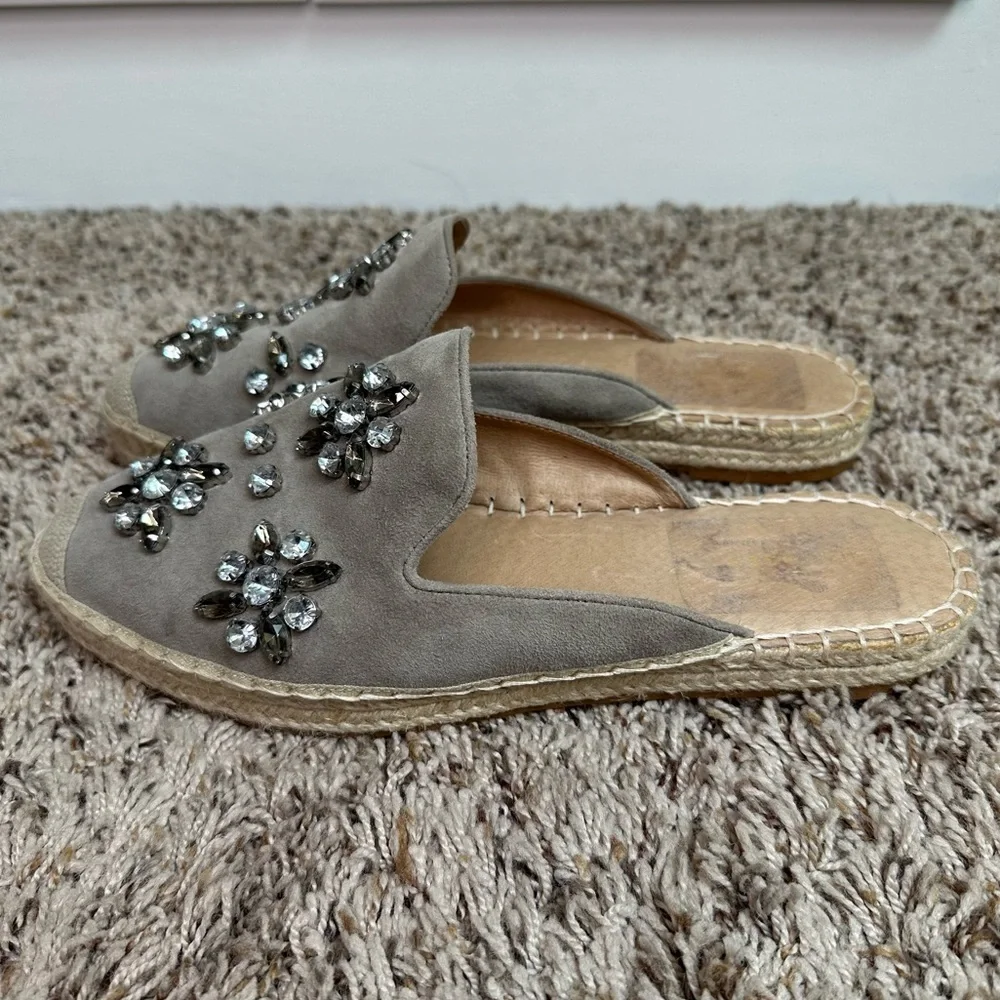 Halogen Blythe Crystal Embellished Espadrille Mule in Stone Suede Size 8.5